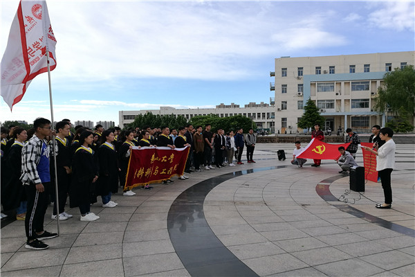 副院长、毕业设计导师李伟做“毕业寄语”